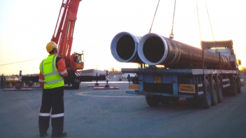 EDT Offshore - Oil & Gas Logistics Shorebase in the New Port of Limassol - Pipe Handling - Copyright: TOTAL E&P Cyprus B.V.