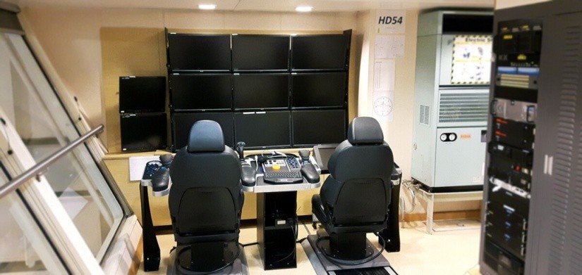 EDT Hercules - Starboard Side Control Suite