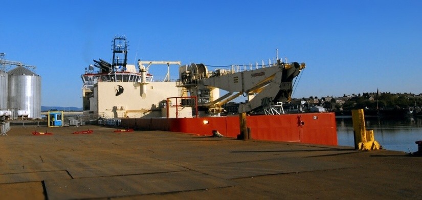 EDT Hercules alongside